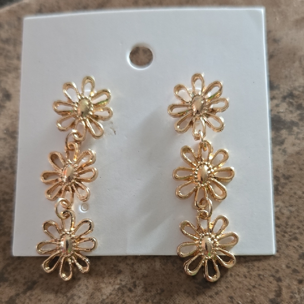 Gold Floral Drop Earrings⭐️✨️NEW ⭐️